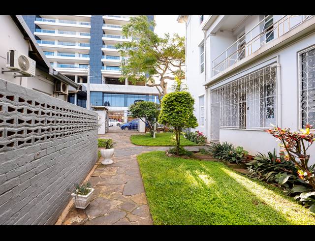 2.5 BEDROOM APARTMENT FOR SALE IN ESSENWOOD